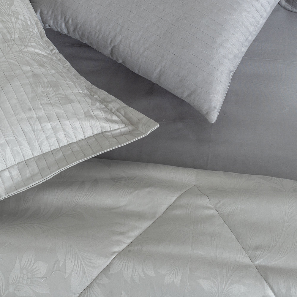 The Loomsville Royale Blend (450 TC Jacquard + 300 TC Plain Hybrid Signature Collection)